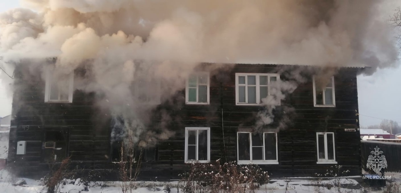 Пожилая пара погибла во время страшного пожара в Вожеге